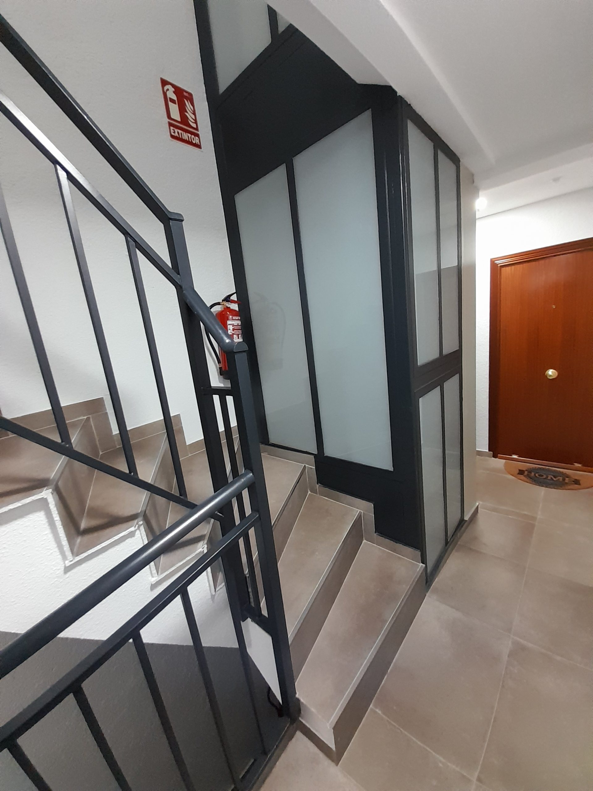Instalación de ascensor en comunidad de vecinos en Madrid – Accesalia