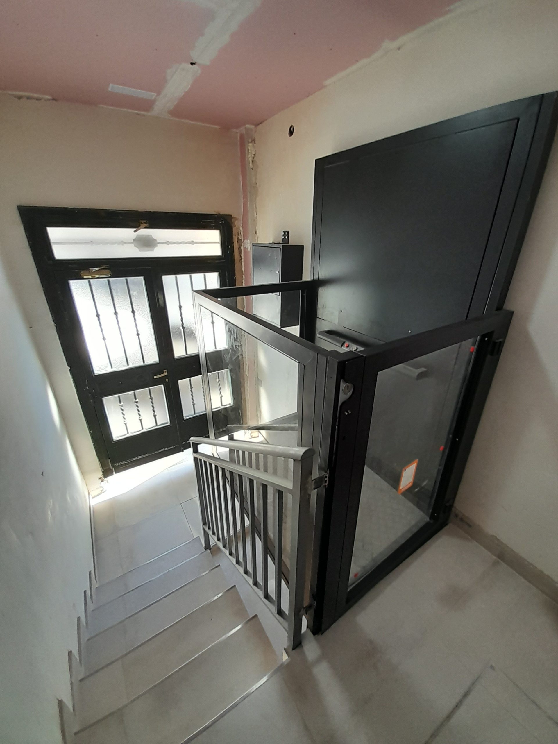 qué es mejor rampa salvaescaleras o ascensor