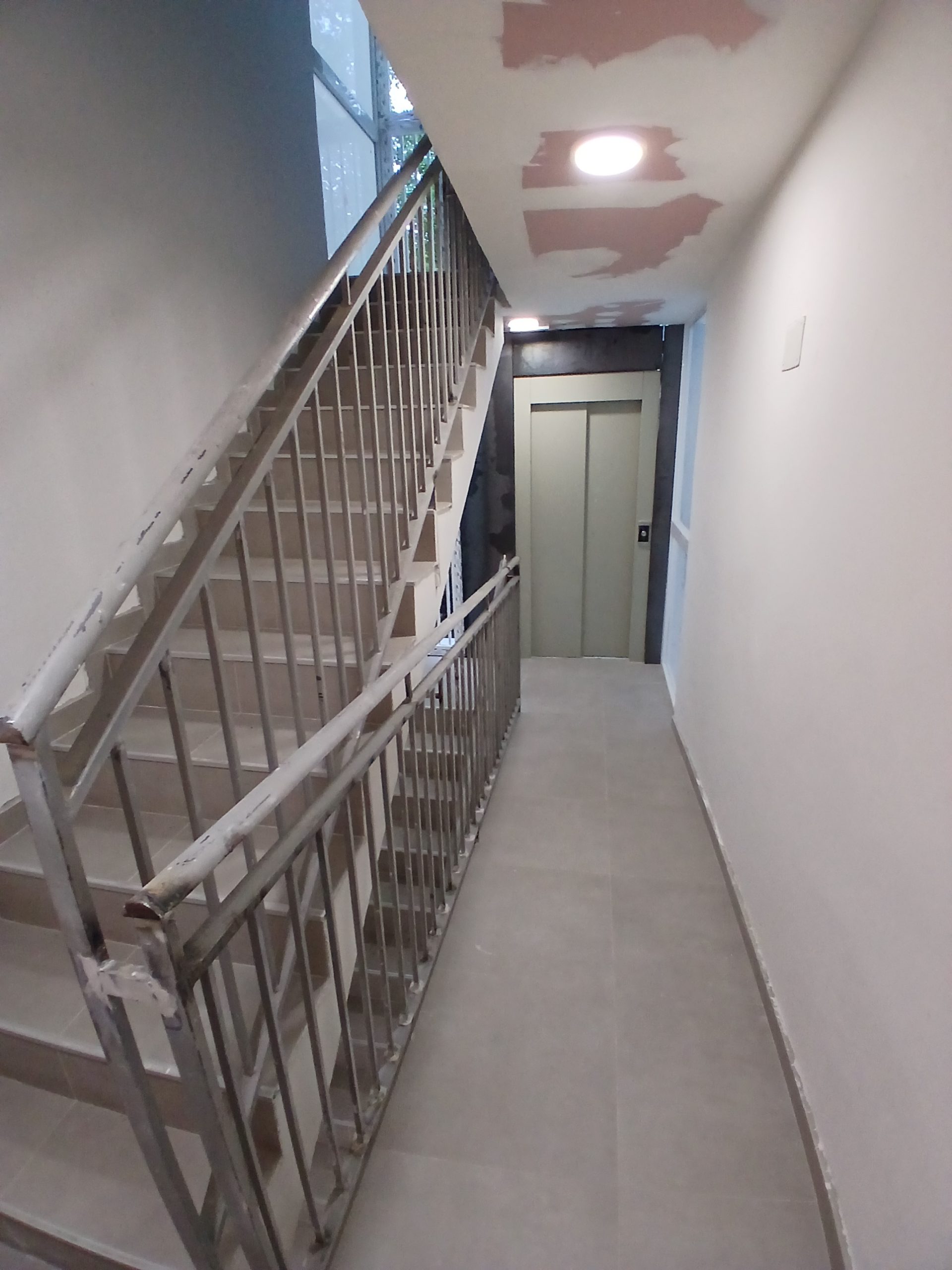 locales y bajos pagan el ascensor